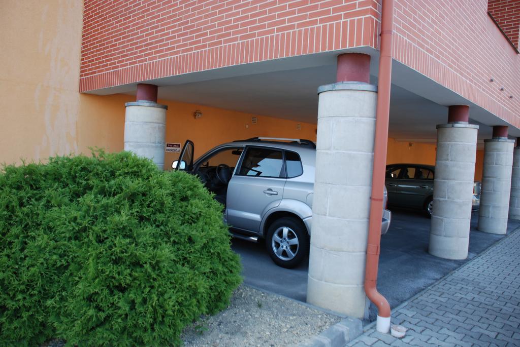 Romai Apartmanhaz Lägenhet Hévíz Rum bild