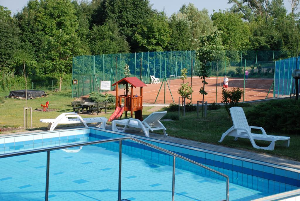 Romai Apartmanhaz Lägenhet Hévíz Rum bild